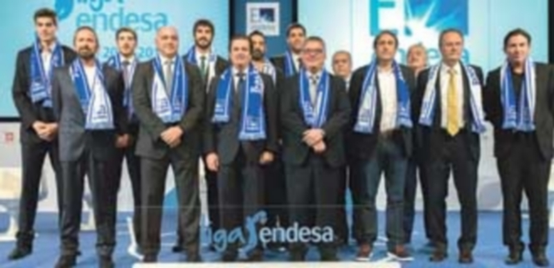 La presentación de la nueva temporada reunió en Madrid a los entrenadores en activo que han ganado la competición y a algunos de los jugadores más destacados. / EFE