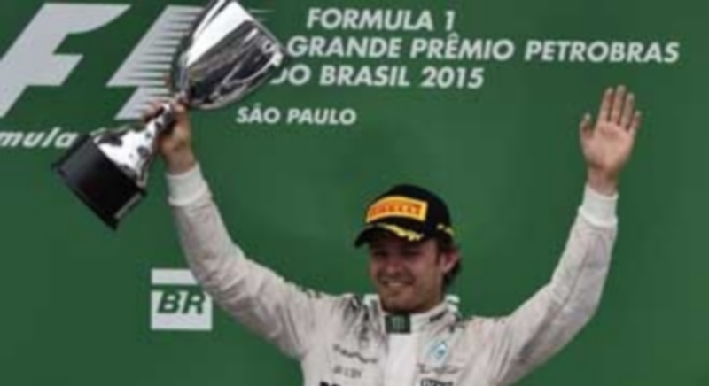 Nico Rosberg celebra su victoria en el Gran Premio de Brasil y la consecución de forma matemática del subcampeonato del mundo