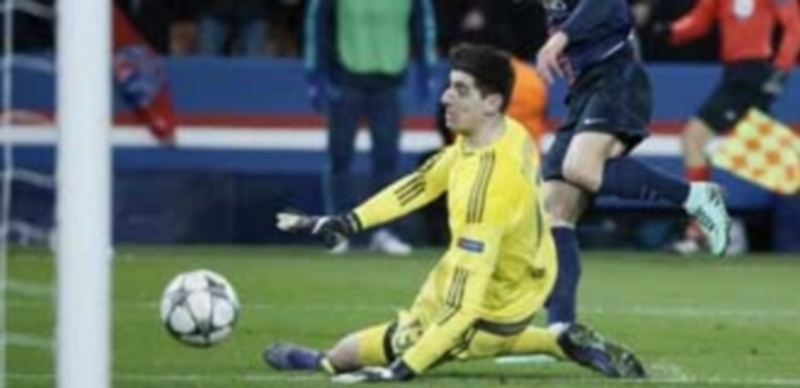 Cavani derriba el muro 1 Cavani supera a Courtois para dar la victoria al PSG en la ida ante el Chelsea. / EFE