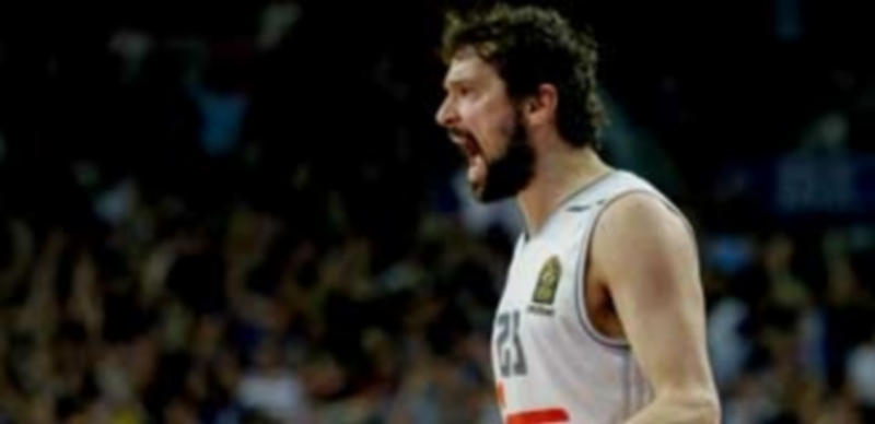 Llull celebra una canasta durante el partido del Real Madrid ante el Khimki. / EFE