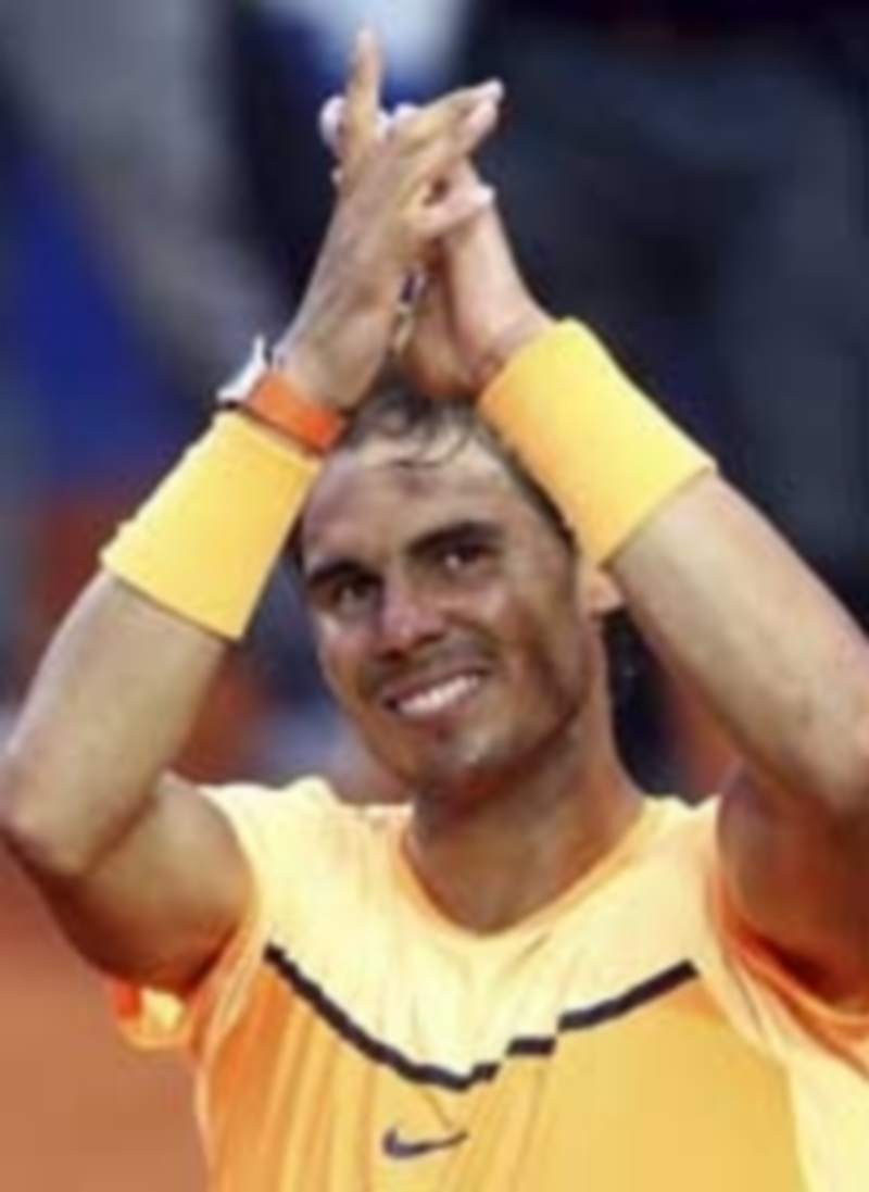 Rafa Nadal celebra su victoria en el pasado Trofeo Conde de Godó. / EFE