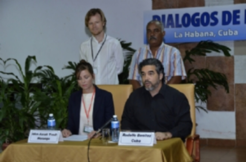 Los garantes para la resolución del conflicto pidieron a las partes el freno de las acciones para retomar la negociación. / EFE