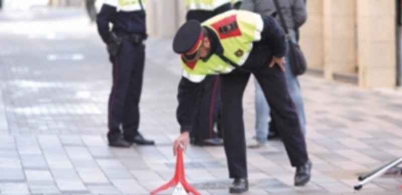 Los Mossos recogen pruebas. / Efe