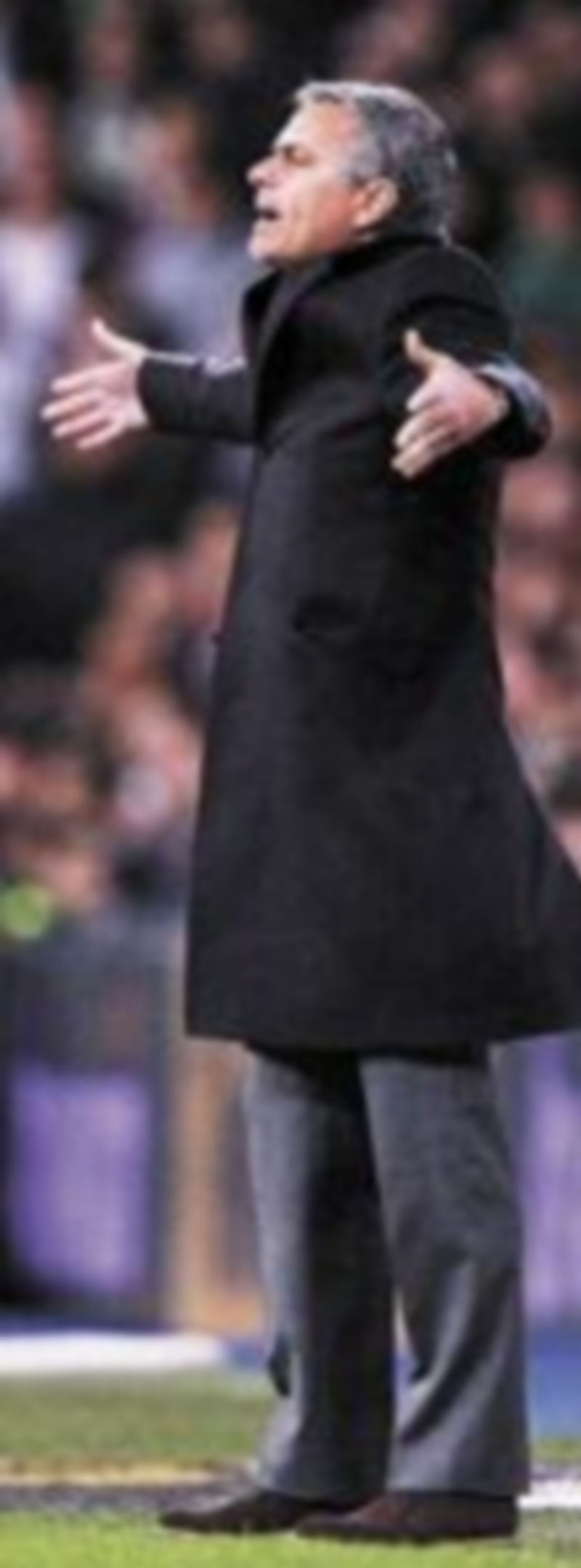 José Mourinho sabe que no se puede permitir un tropiezo en casa. / Reuters