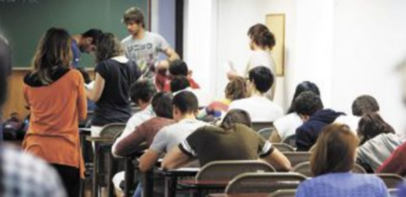 Para acceder a una beca con ayuda al desplazamiento es necesario acreditar su necesidad durante la totalidad del curso escolar. / Víctor Ballesteros