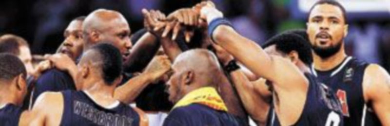 Los jugadores estadounidenses celebran el segundo triunfo en otros tantos choques. / Reuters