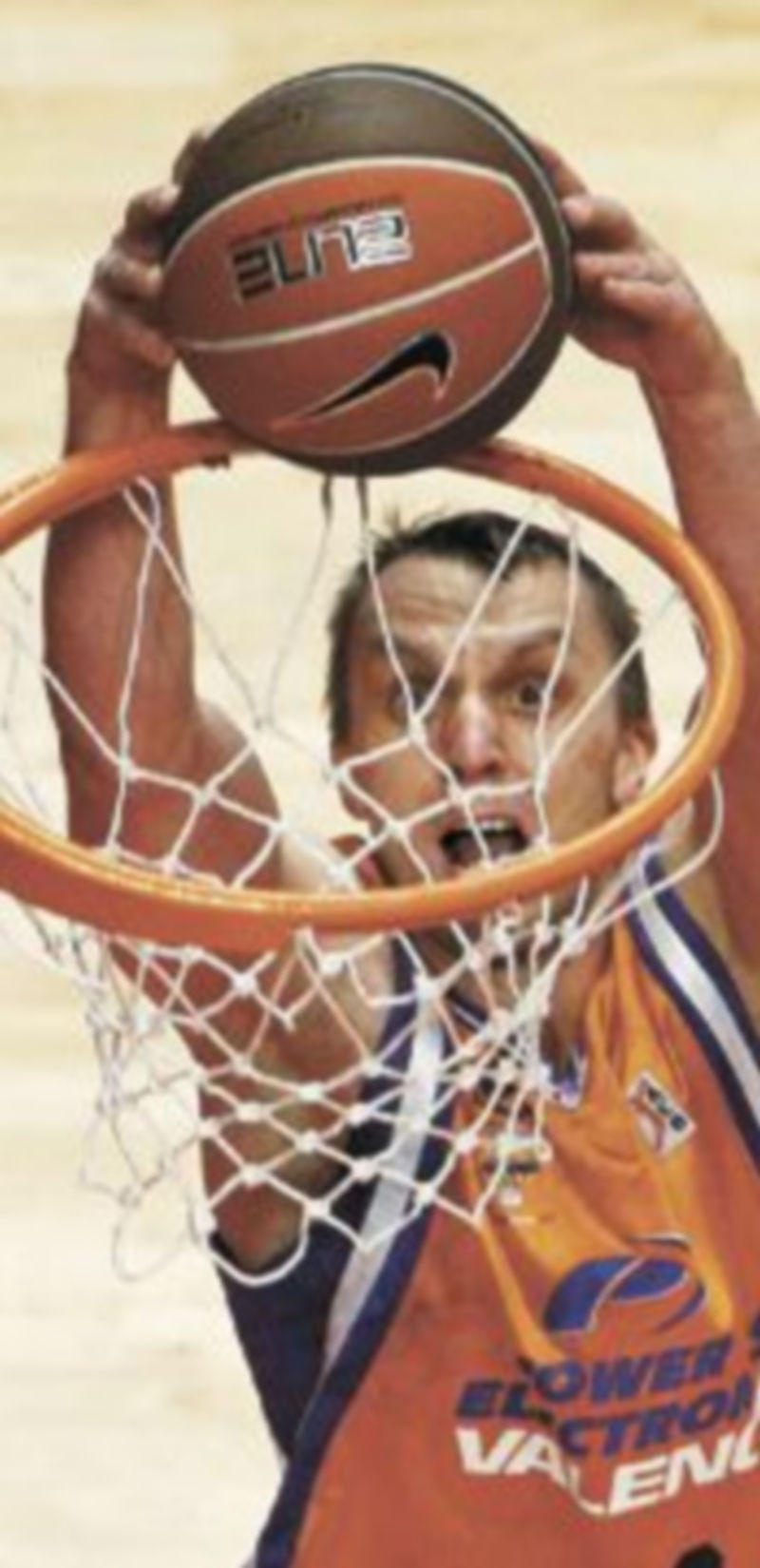 Savanovic realiza un mate en el primer duelo de cuartos. / Efe.