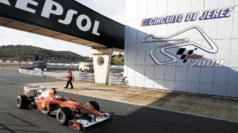 Fernando Alonso realizó más de 130 vueltas para examinar diversos aspectos del monoplaza. / REUTERS