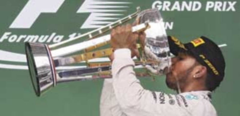 Lewis Hamilton cosecha su tercer mundial