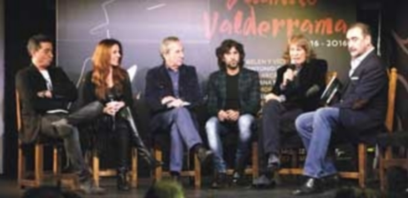 Los cantantes Juan Valderrama (i)