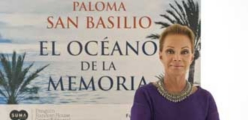 La cantante Paloma San Basilio durante la presentación de su primera novela ‘El océano de la memoria’. / Efe