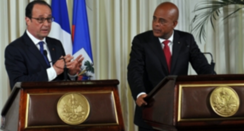 François Hollande junto al presidente de Haití