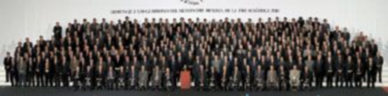 Foto de familia de todos los participantes en el acto de reconocimiento a la hazaña del combinado nacional en Sudáfrica. / EFE