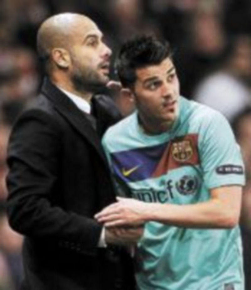 Cuando Pep Guardiola retiró del césped a David Villa