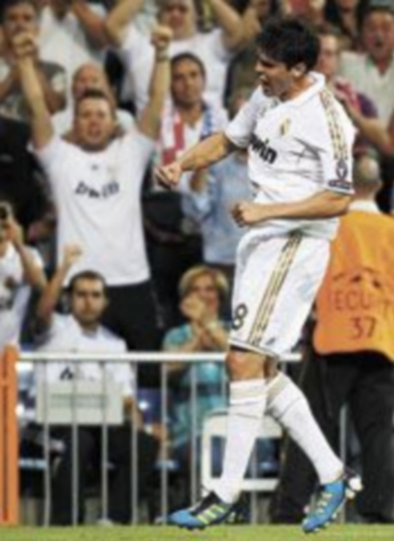 El centrocampista brasileño celebra su tanto ante el Ajax. / Susana Vera (REUTERS)