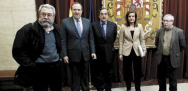 Los líderes sindicales y patronales se reunieron ayer con la ministra de Empleo