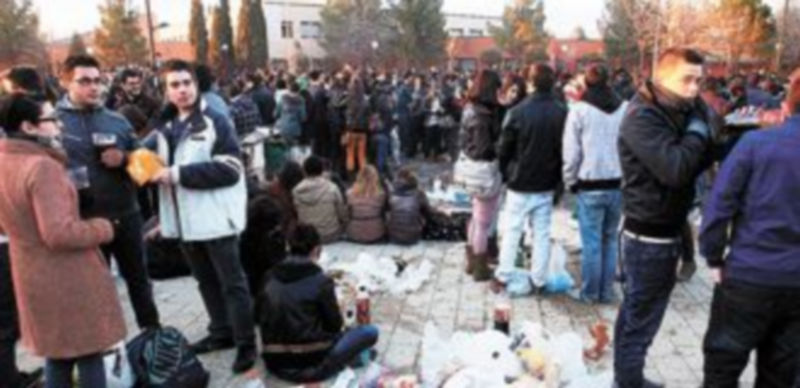 Si no se recicla a tiempo a los jóvenes en paro y sin estudios