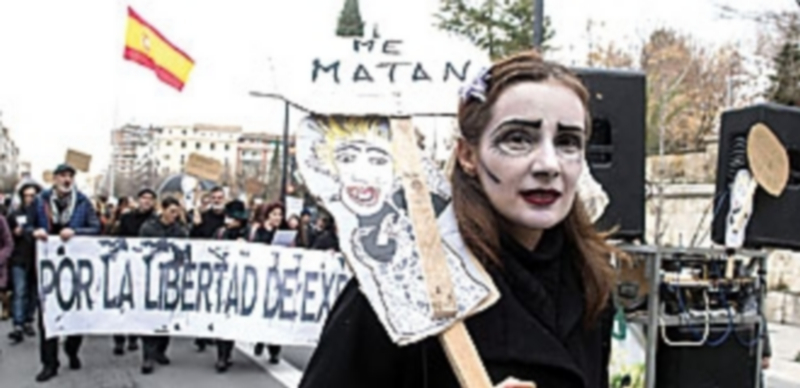 Concentración ciudadana a favor de los titiriteros. / Efe