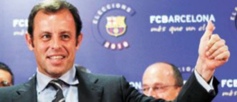 Sandro Rosell celebra su abrumadora victoria en las elecciones a la Presidencia del FC Barcelona. / Reuters