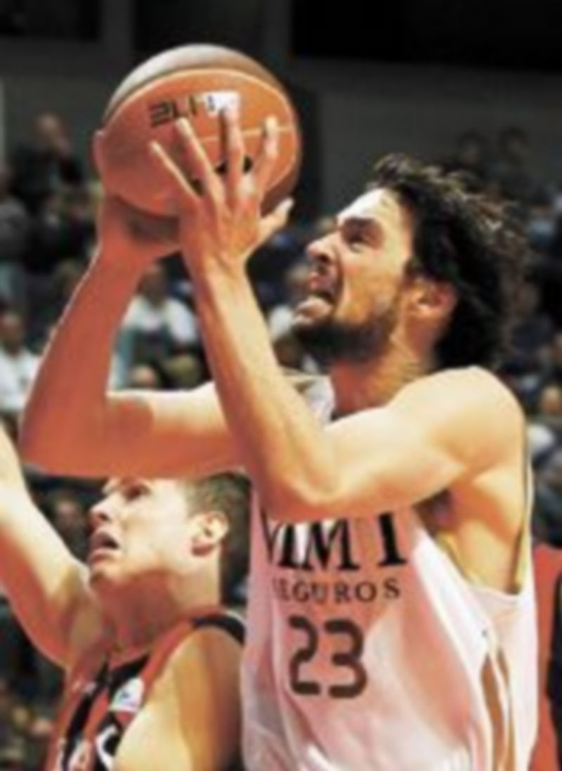 Sergio Llul fue uno de los jugadores más destacados del cuadro blanco. / Reuters.