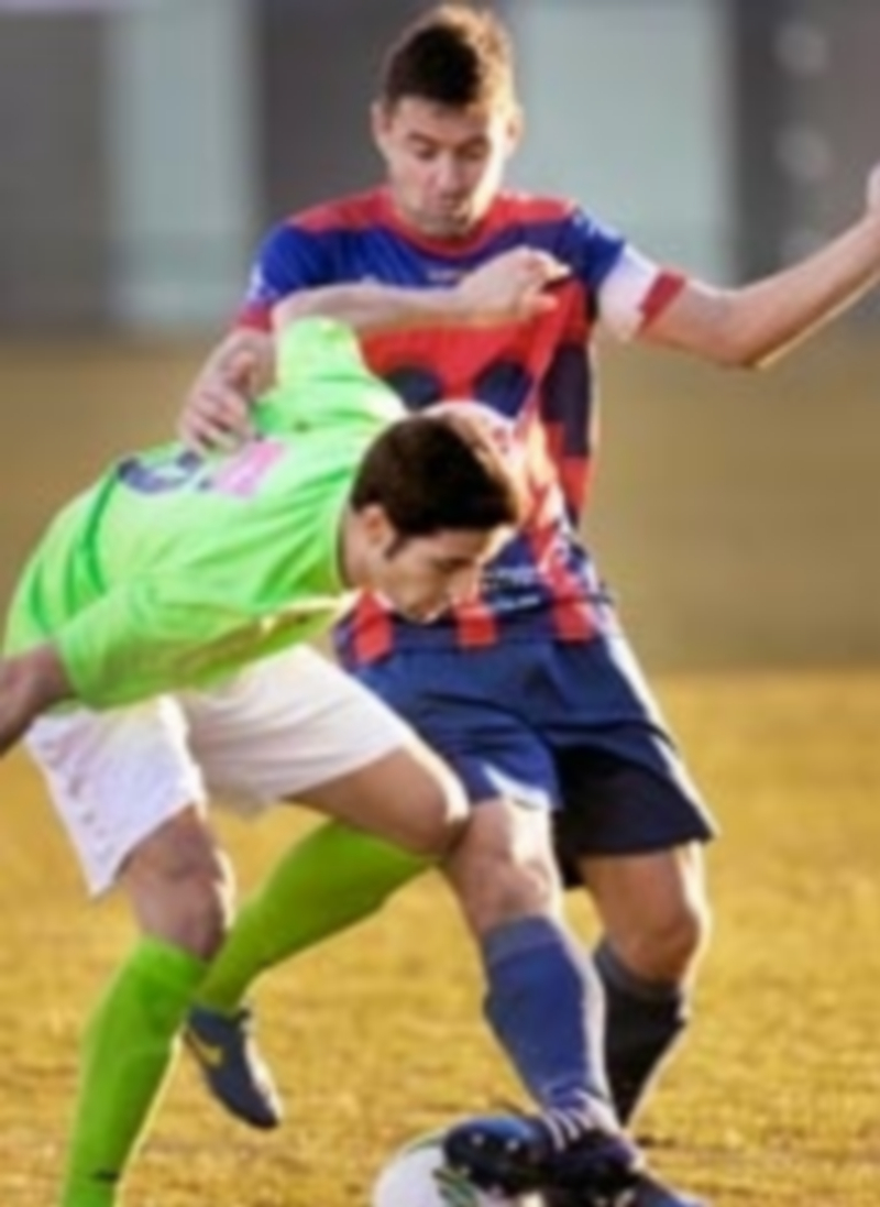 El defensa de la Segoviana Anel