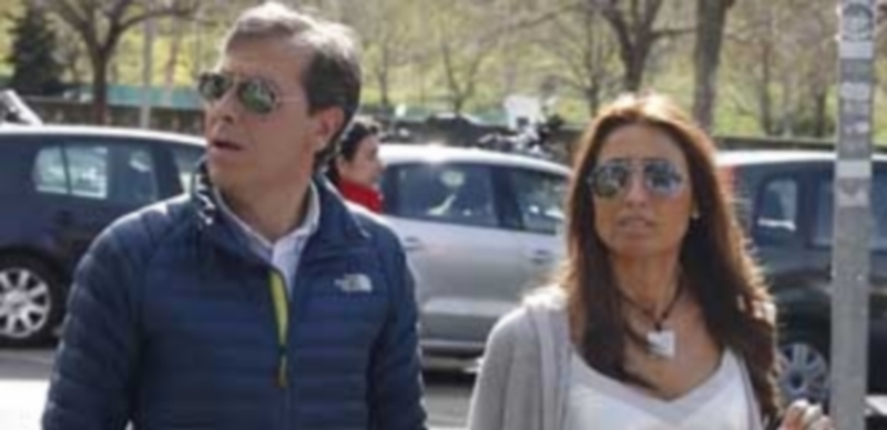 Los agresores de la mujer de Paco González tenían armas en su vehículo 1 Paco González y su esposa Mayte a su llegada a la Audiencia madrileña. / Efe