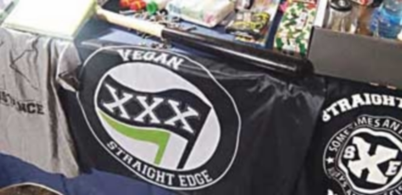 Prisión para dos miembros de la organización extremista ‘SXE MAD’ 1 Parte del material incautado por el Cuerpo Nacional de Policía a raíz de los registros practicados desde el pasado miércoles. / E. P.