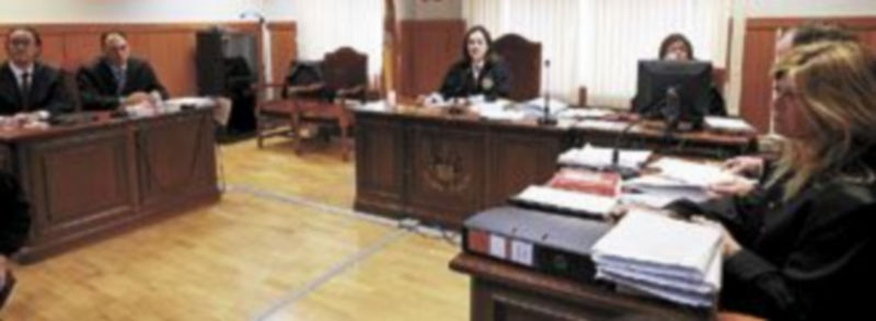 La disputa de la siguiente jornada liguera este fin de semana depende de Purificación Pujol (en el centro). /Efe