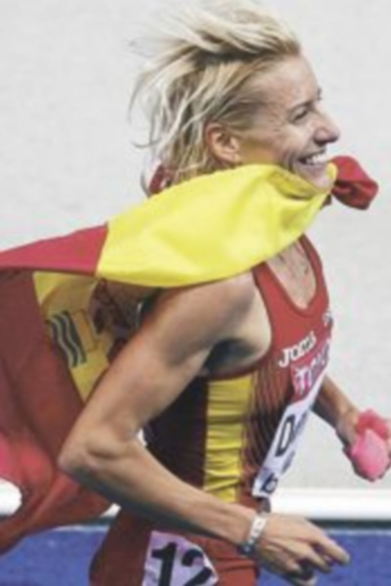 La atleta palentina durante una de sus participaciones con la seleccion española. / Efe