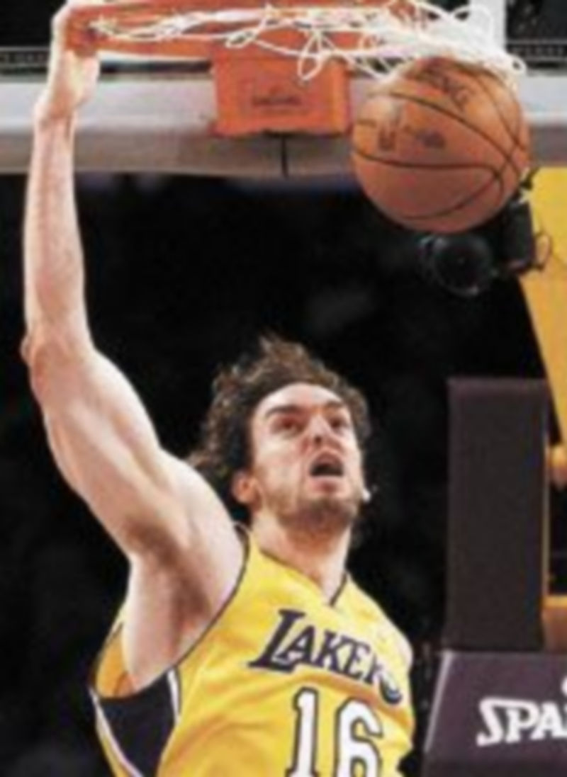 Pau Gasol ha conseguido dos anillos de campeón con los Lakers. / Reuters