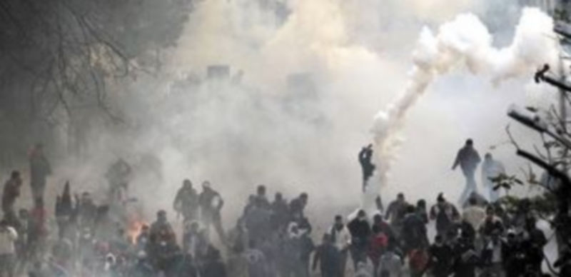 La cairota plaza de Tahrir se convirtió nuevamente en un hervidero de violencia entre los manifestantes y la Policía egipcia. / Reuters.
