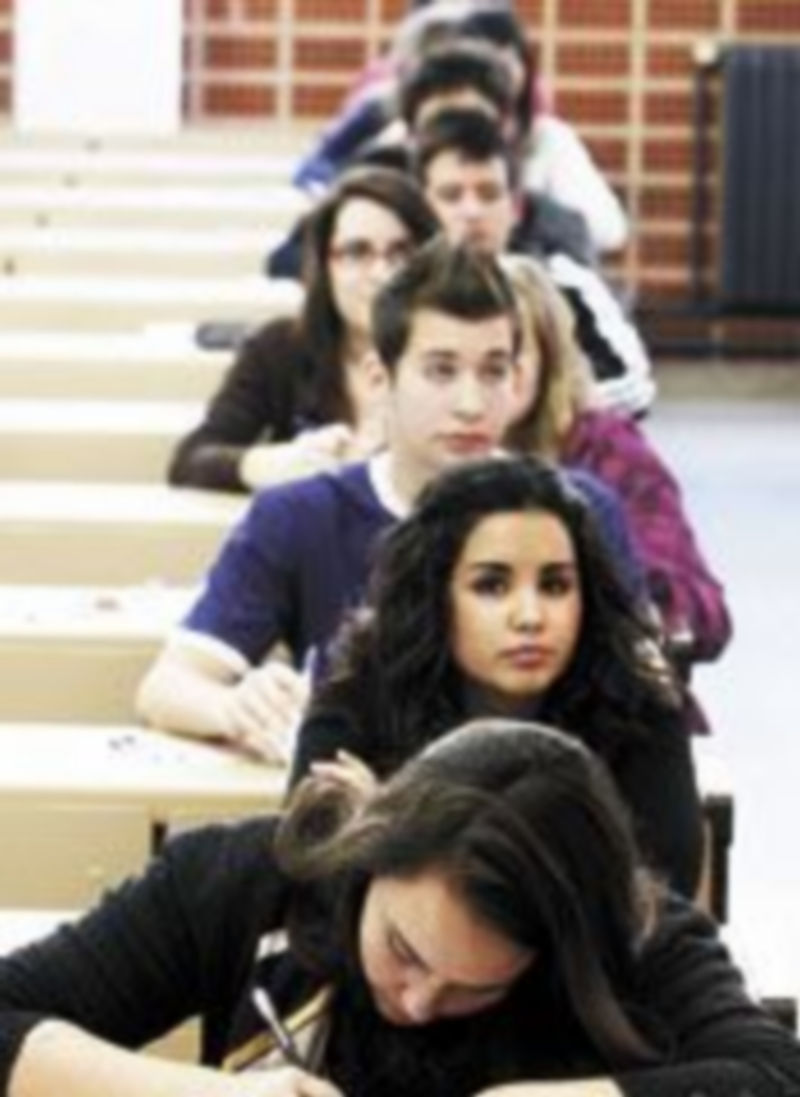 Los universitarios abonarán hasta 540 euros más por las primeras matrículas. / R. S.