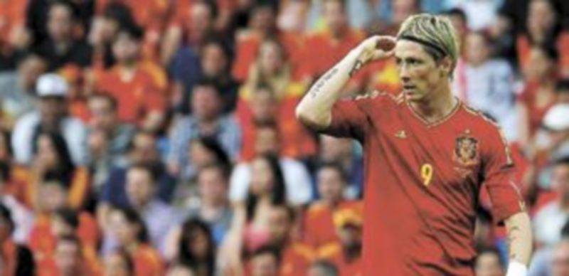 Fernando Torres ocupará la punta de ataque en detrimento de David Villa. / Reuters
