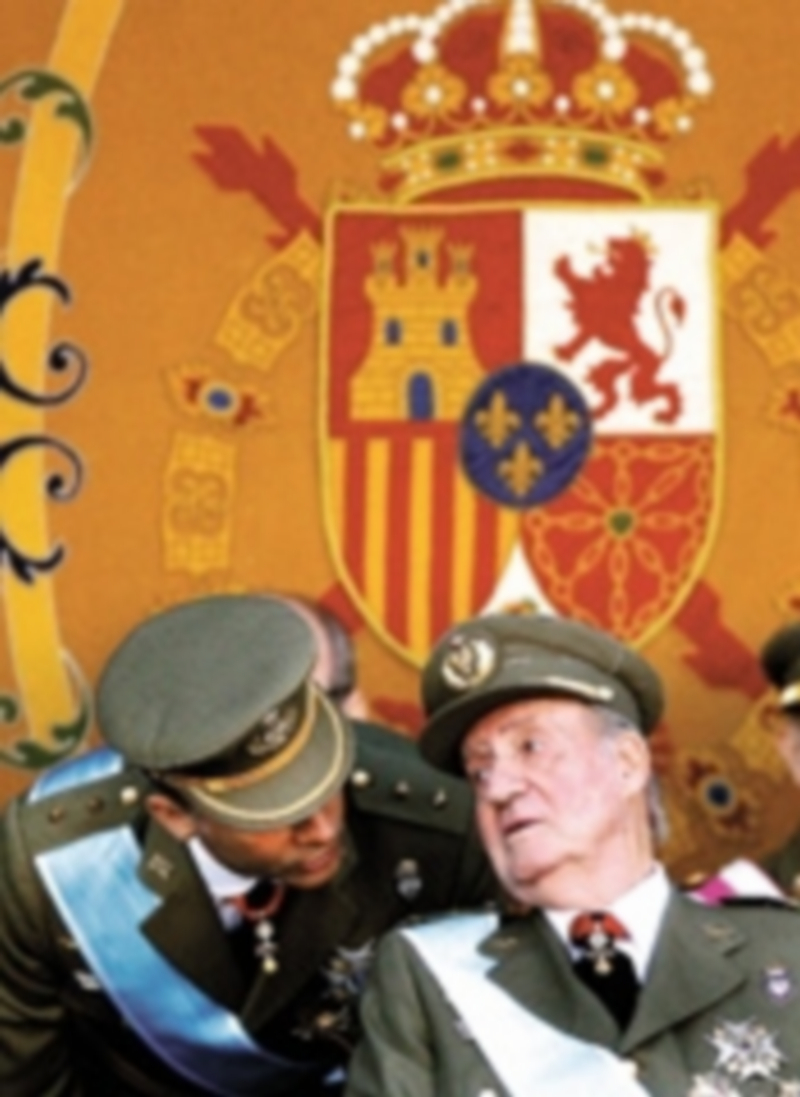 El Príncipe y Don Juan Carlos durante uno de los últimos actos castrenses a los que acudieron juntos. / Efe