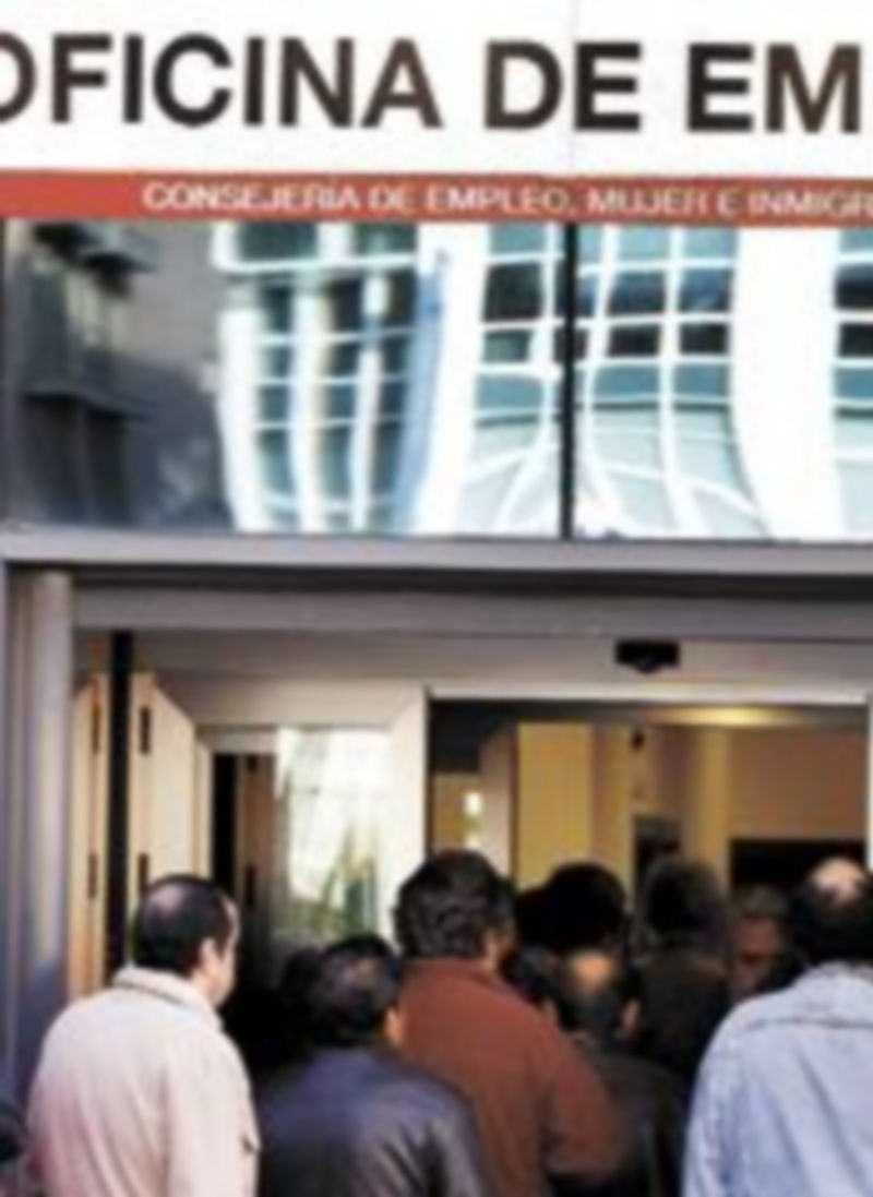 Entre los planes de la UE está utilizar las becas de formación para favorecer la obtención del primer empleo. / Reuters