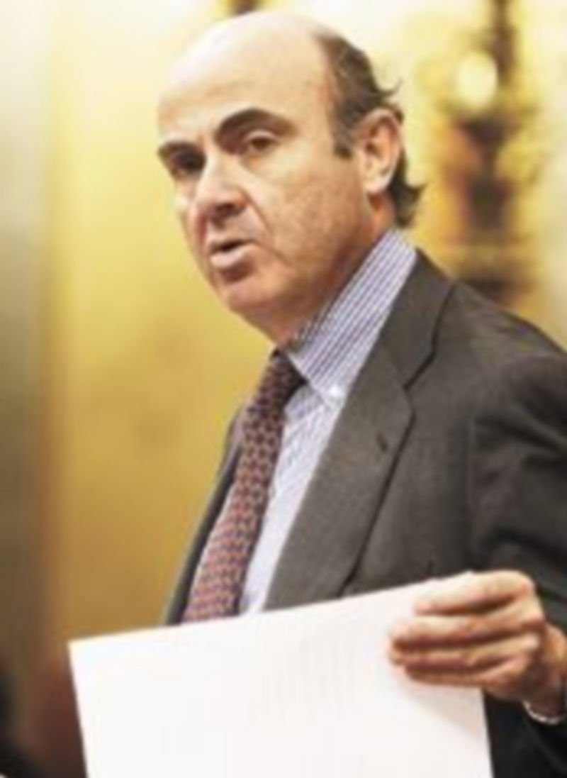 Luis De Guindos durante su intervención de ayer en el Congreso. / Reuters