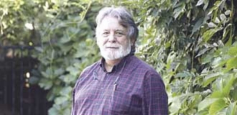 Alfredo Conde Cid recibe el premio Ateneo-Ciudad de Valladolid dotado con 20.000 euros por su obra ‘El Beato’. / EFE