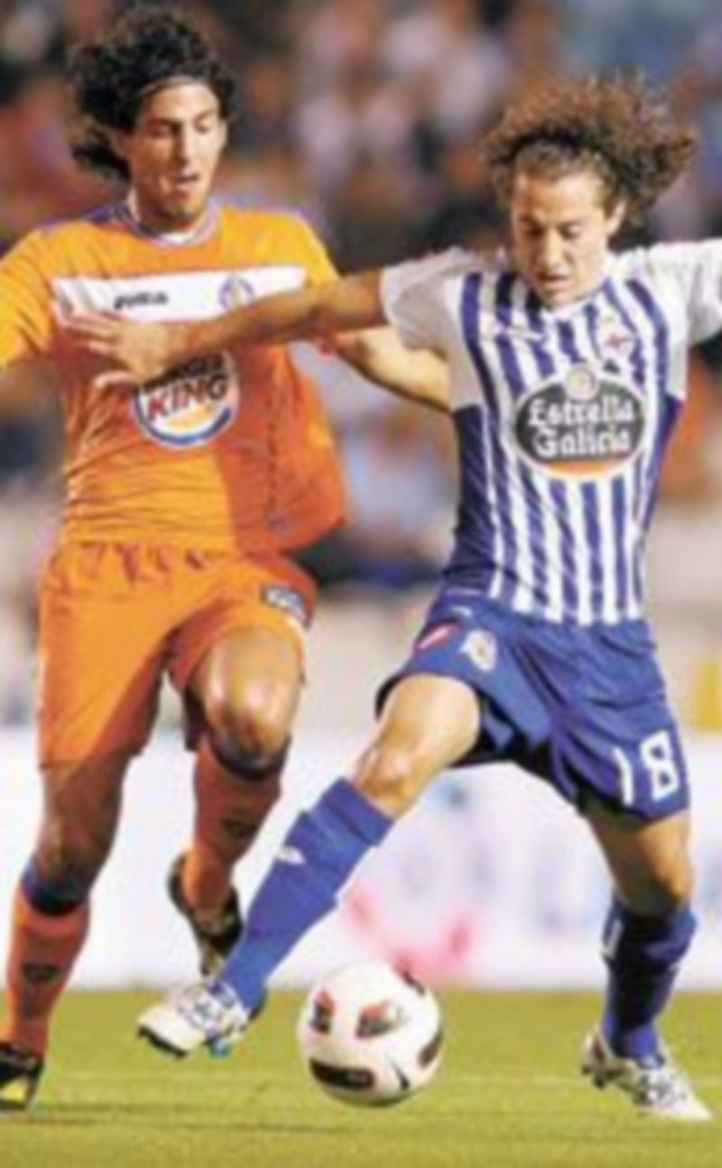 Andrés Guardado consiguió los tantos del equipo anfitrión. / EFE