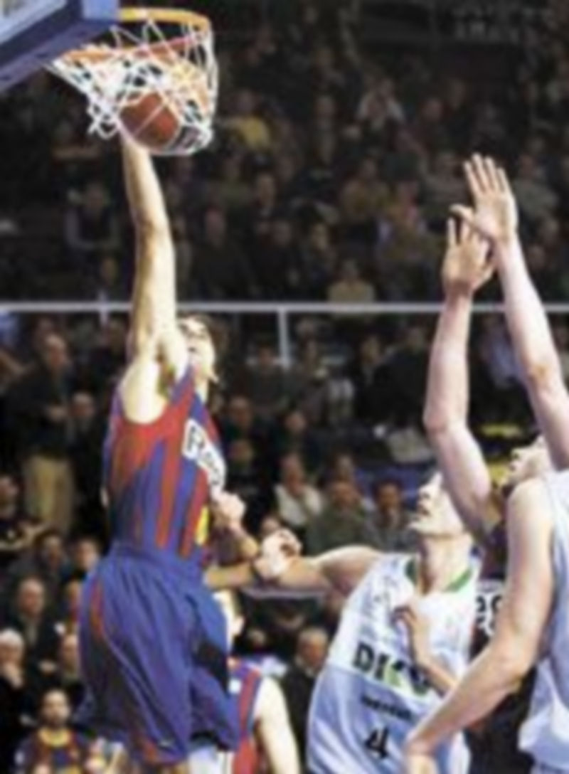 El Barcelona visita la complicada pista del Maccabi. / toni garriga (Efe)