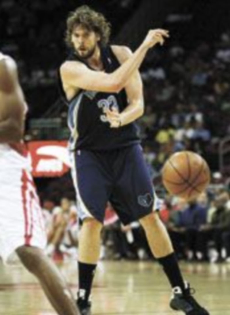 El pívot catalán seguirá vistiendo la camiseta de la franquicia de Memphis. / Efe