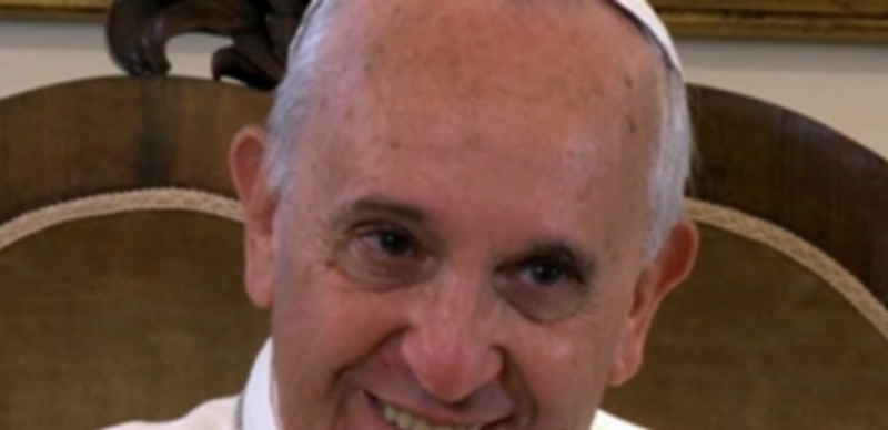 El Papa Francisco posa sonriente