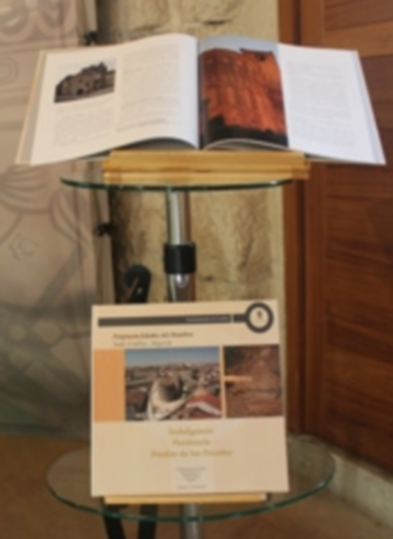 Diferentes personalidades de la Diputación y del Obispado acompañaron a la concejala de Turismo y al alcalde de la villa en la presentación de la web./Chantal Núñez