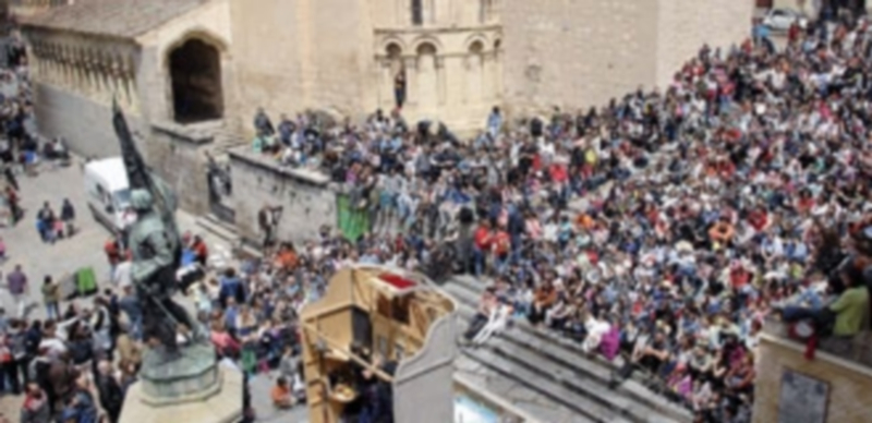 Miles de personas acuden cada año a disfrutar de los espectáculos de Titirimundi