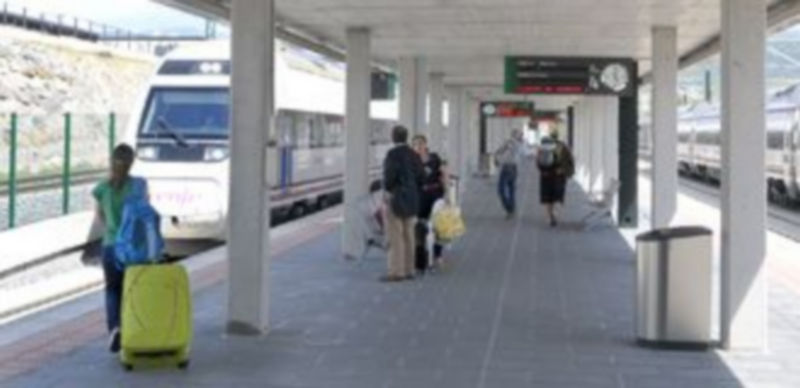 Imagen tomada hace unos días de uno de los trenes Alvia con origen de Madrid y dirección al País Vasco. / A. Benavente.