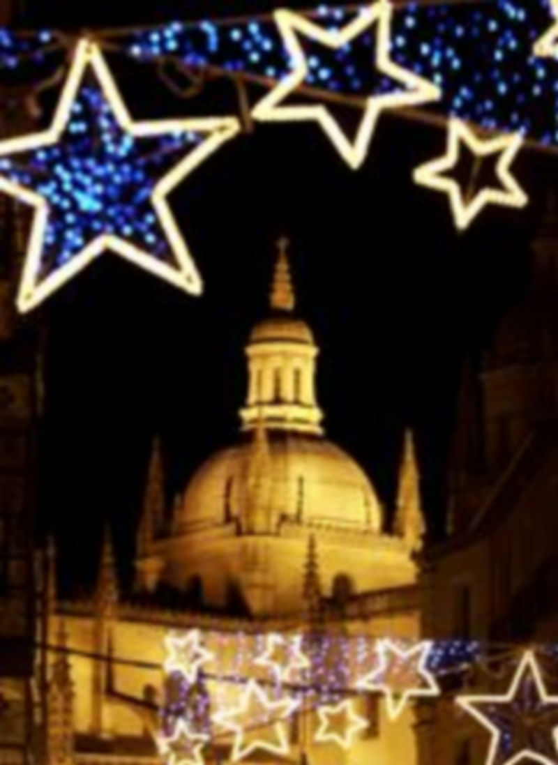 Las luces navideñas están encendidas en Segovia