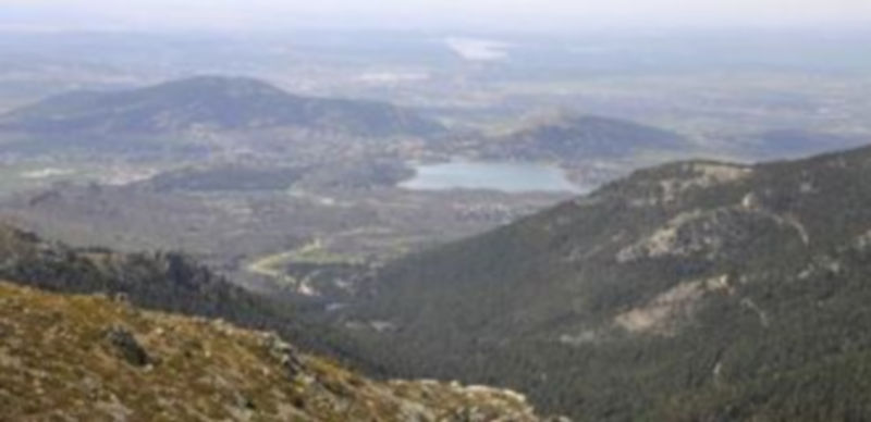 Imagen de la zona madrileña de la Sierra de Guadarrama vista desde el alto de la Bola del Mundo