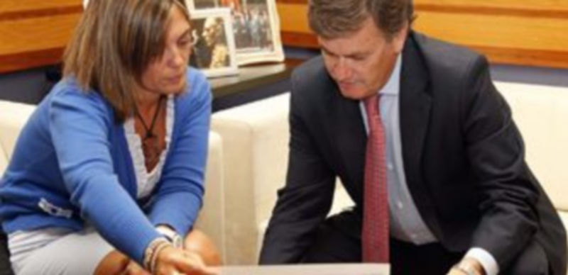La consejera de Familia de Castilla y León y el presidente de de la Diputación Provincial