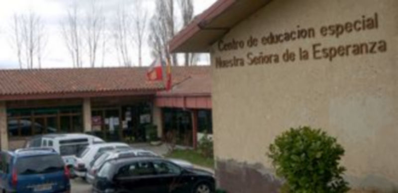 El proyecto de construcción del edificio donde se ubica el centro “Nuestra Señora de la Esperanza” fue promovido por la Caja de Ahorros de Segovia en 1971. / Kamarero