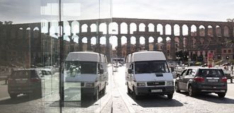 El tránsito de vehículos es constante por la avenida de Padre Claret