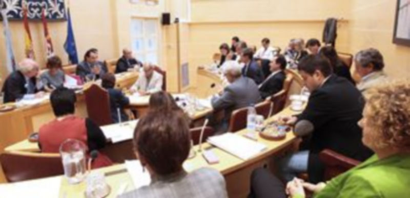 Con los votos del PSOE e IU